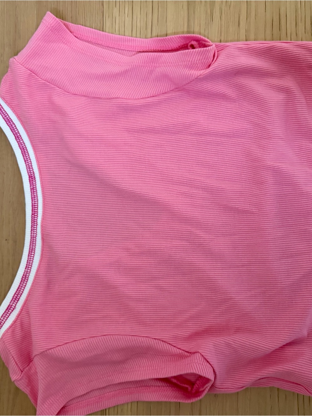 Pink Ribbed V-Neck Cropped Top - Picture 2 of 2